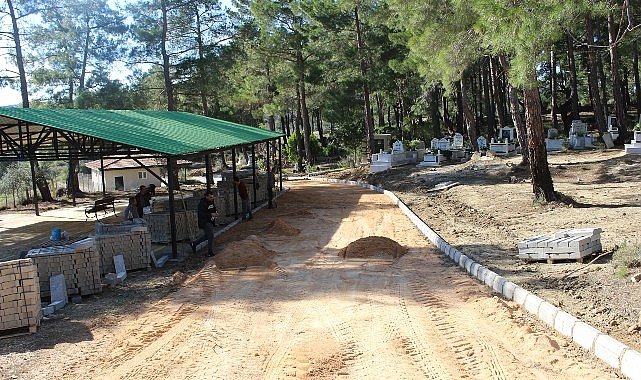 Büyükşehir’den Manavgat’ta mezarlıklarda çalışma
