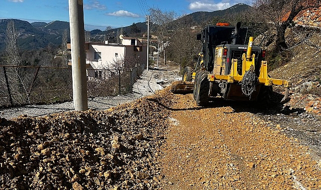 Alanya’da Büyükşehir’in yol mesaisi sürüyor
