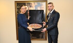 Efes Selçuk Belediyesi’ne Hayvan Ambulansı Bağışı