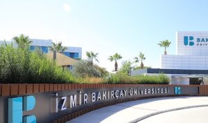 Üniversitemiz ile Reha Necla Midilli Eğitim ve Yaşlı Evi Vakfı Arasında İş Birliği Protokolü İmzalandı