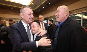 Başkan Büyükakın afet gönüllüleri ile iftar yaptı