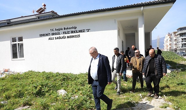 Edremit Belediyesi’den Narlı’dan Bostancı’ya saha mesaisi