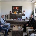 Geyve Belediye Başkanı Selçuk Yıldız’dan Okullara Moral Ziyareti: Öğretmenlere Gül, Öğrencilere Başarı Dileği