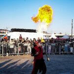 Havada uçan alevler hayranlıkla izlendi