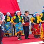 Başkan Vekili İbrahim Akın, öğrencilerin karne sevincine ortak oldu