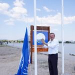 Ayvalık Belediyesi plajlarında Mavi Bayraklar göndere çekildi