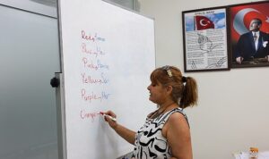 Başkan Çerçioğlu’ndan Eğitime Tam Destek: Aydınlı Çocuklar Yaz Tatilini İngilizce Öğrenerek Geçiriyor