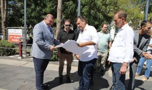 Başkan Çiçek Sokakta, Vatandaşla İç İçe