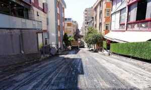 Maltepe’de asfalt hamlesiyle yollar yenileniyor