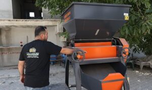 Büyükşehir’den Korkutelili üreticiye yem ezme makinesi desteği
