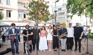 Kadıköy’ün Sokakları Gençlerin Müziğiyle Şenleniyor