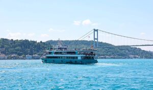 Yüzlerce çocuğun sünnet şöleni Boğaz turuyla taçlandı