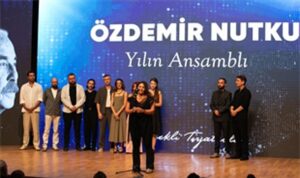 İzBBŞT, Özdemir Nutku Tiyatro Ödülleri’nden dört ödülle döndü