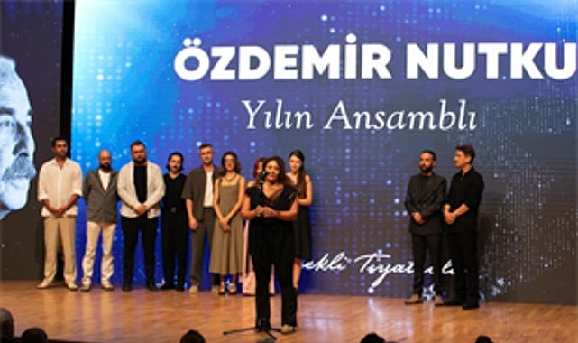İzBBŞT, Özdemir Nutku Tiyatro Ödülleri’nden dört ödülle döndü