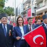 Karşıyaka’da gazilere saygı yürüyüşü