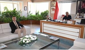 Uğur Okulları Kemer Şube Müdürü Bayram’dan Başkan Topaloğlu’na ziyaret