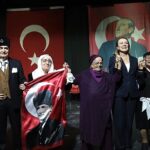 Konak’ın çınarlarından unutulmaz Cumhuriyet gösterisi