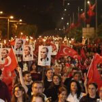 On binlerce Antalyalı Cumhuriyet için yürüdü